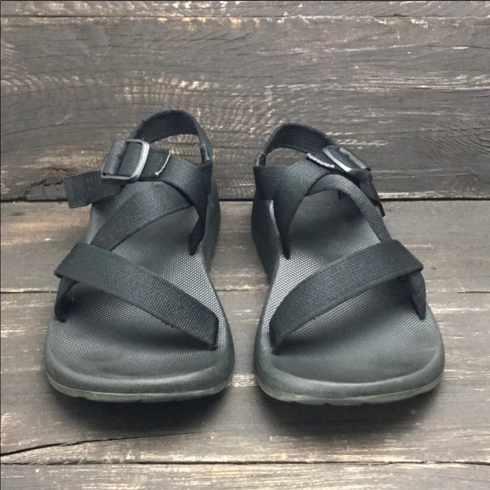 Black Out Chacos 😍